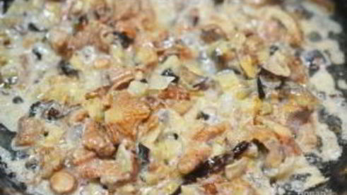 лисички с баклажанами жареные