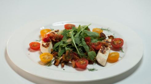 лисички с жареным адыгейским сыром