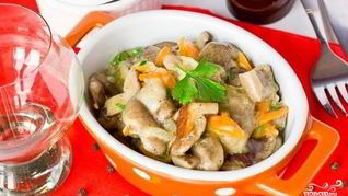 Маслята, тушеные в сметане