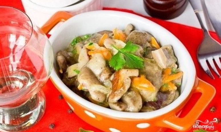 Рецепт маслят, тушеных в сметане