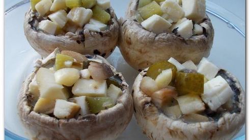 печеные шампиньоны с адыгейским сыром и соленым огурцом
