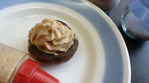 шампиньоны, фаршированные чечевицей