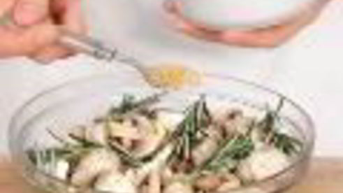 шампиньоны с розмарином и чесноком