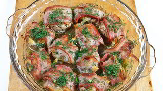 Шампиньоны в беконе в духовке