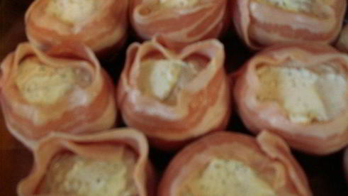 шампиньоны в беконе