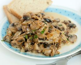 Шампиньоны в сливочном соусе