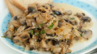 Шампиньоны в сливочном соусе