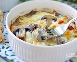 Шампиньоны в соусе Бешамель