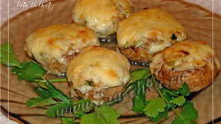 Шляпки шампиньонов, запеченные под сметаной