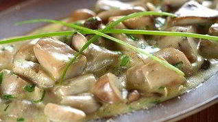 Тушеные грибы в соусе из сидра