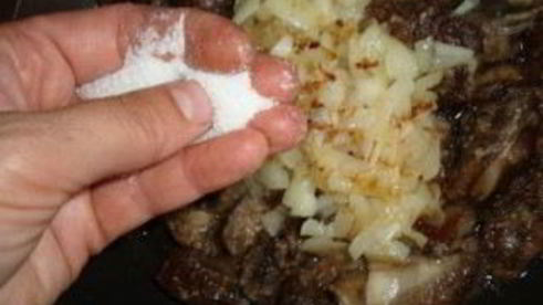 тушеные подосиновики