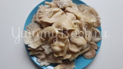 вешенки с жареной картошкой