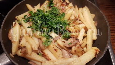 вешенки с жареной картошкой
