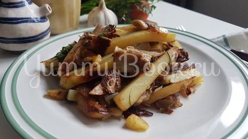 вешенки с жареной картошкой