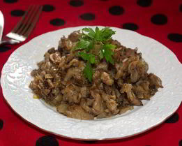 Вешенки, жаренные с луком