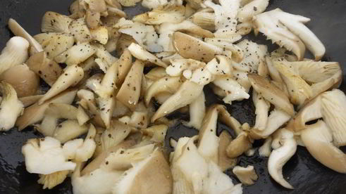 вешенки жареные с морковью и чесноком