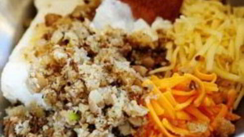 запеченные грибы, фаршированные сыром и шпинатом