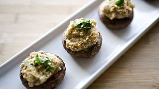 Запеченные грибы с начинкой