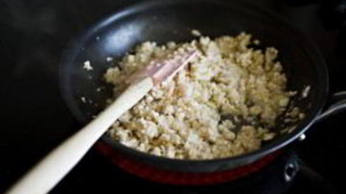 запеченные грибы с начинкой