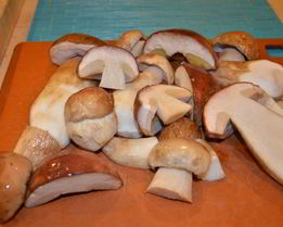 Жареные белые грибы с морковкой и луком