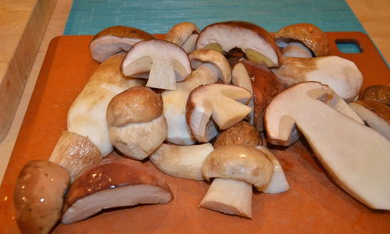 Рецепт жареных белых грибов с морковкой и луком