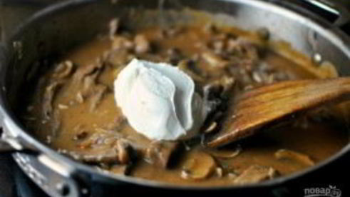 жареные грибы со сметаной