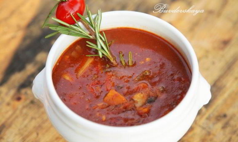 Рецепт ароматного гуляша с грибами и сельдереем