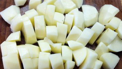 ароматный гуляш с грибами и сельдереем