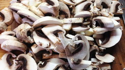 ароматный гуляш с грибами и сельдереем