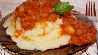 Гуляш из фарша с подливкой