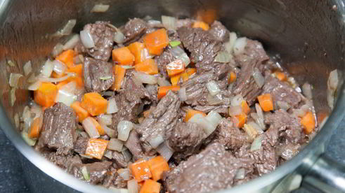 гуляш из говядины со сладким перцем