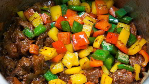 гуляш из говядины со сладким перцем
