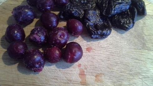 гуляш из говядины в пиве с вишней и черносливом