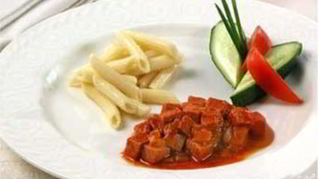 Гуляш из колбасы