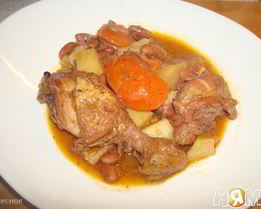 Гуляш из красной фасоли и курицы