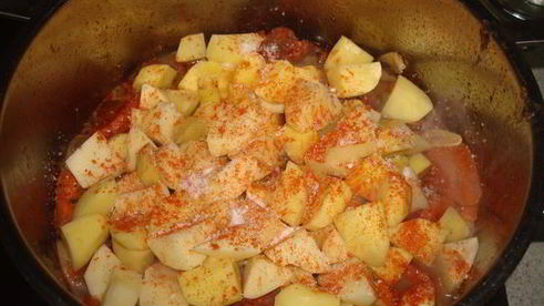 гуляш из красной фасоли и курицы