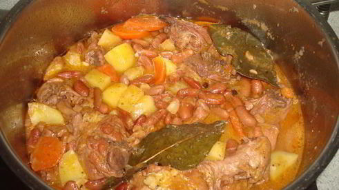 гуляш из красной фасоли и курицы