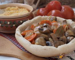 Гуляш из шампиньонов с луком и морковью