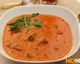 Гуляш из свинины с помидорами