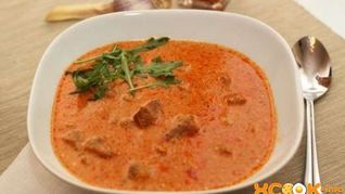 Гуляш из свинины с помидорами