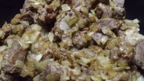 гуляш с подливкой в мультиварке