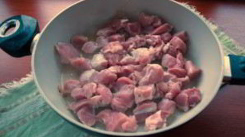 гуляш с яблоком