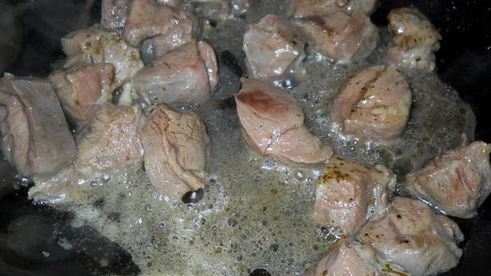 гуляш телячий в томатном соусе