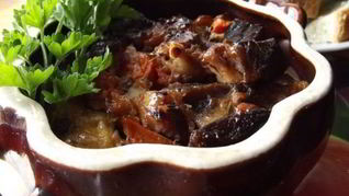 Гуляш в горшочке в духовке