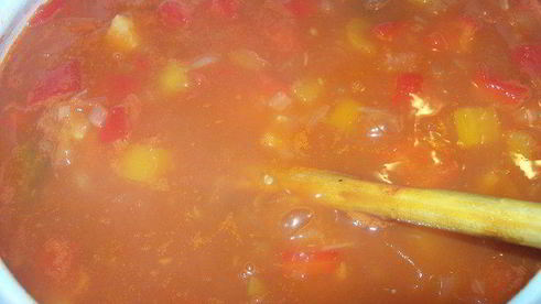 суп-гуляш с чесночными клецками