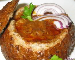 Суп-гуляш в хлебе