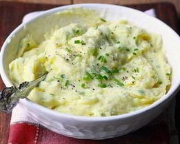 Картофельное пюре с зеленым луком и чесноком