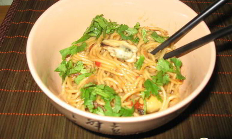 Рецепт корейская лапша с беконом, мидиями и вешенками