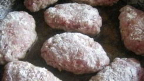 котлеты из баранины в духовке