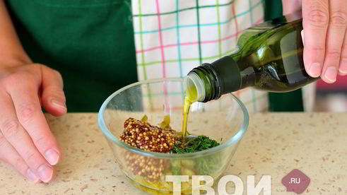 котлеты из картофеля и свинины с соусом из маринованных огурцов